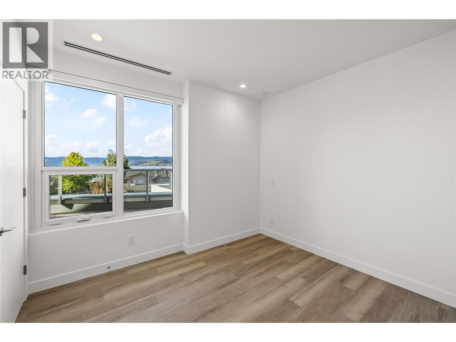 #306 3340 Lakeshore Drive - 19