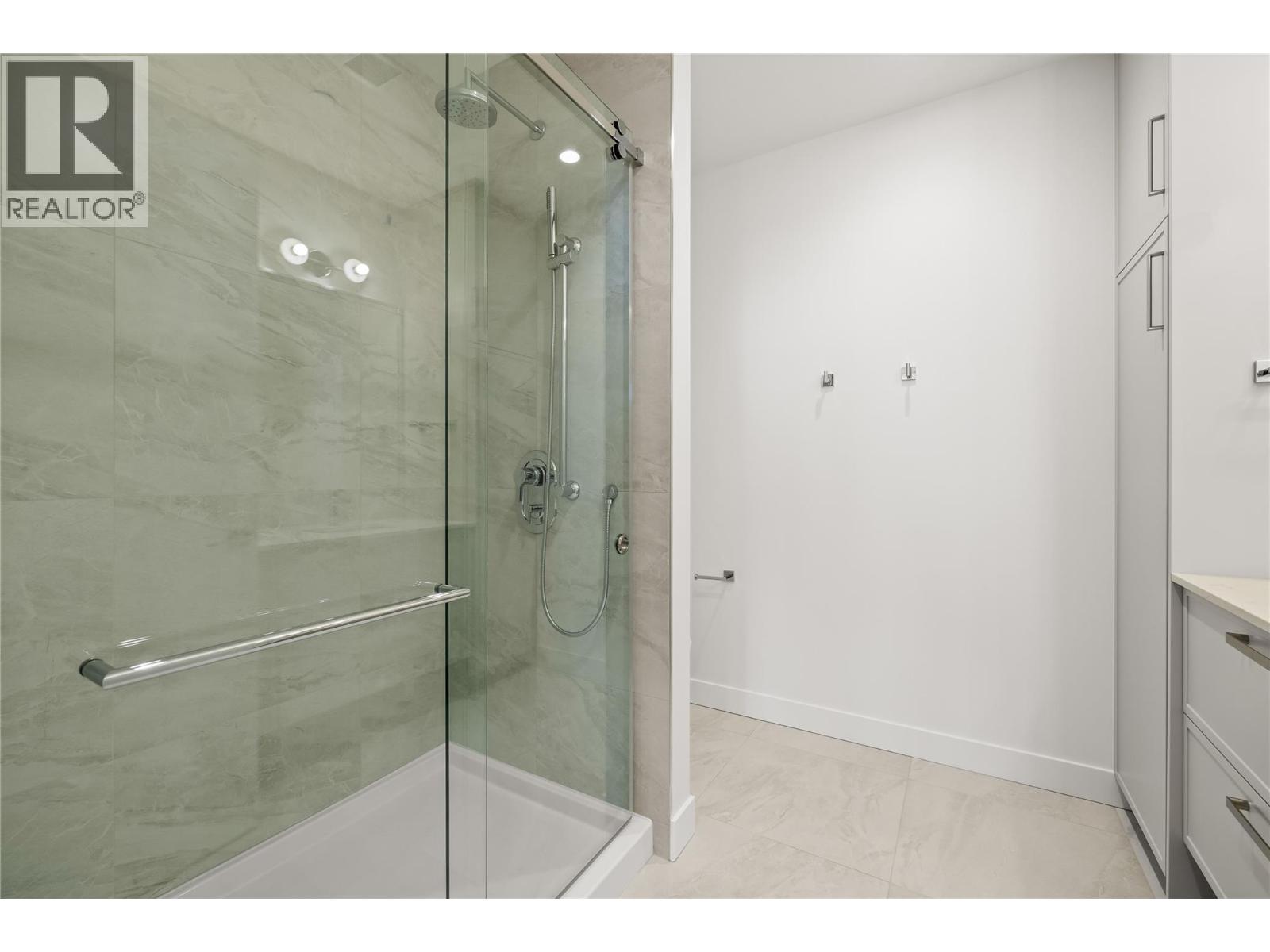 #306 3340 Lakeshore Drive - 22