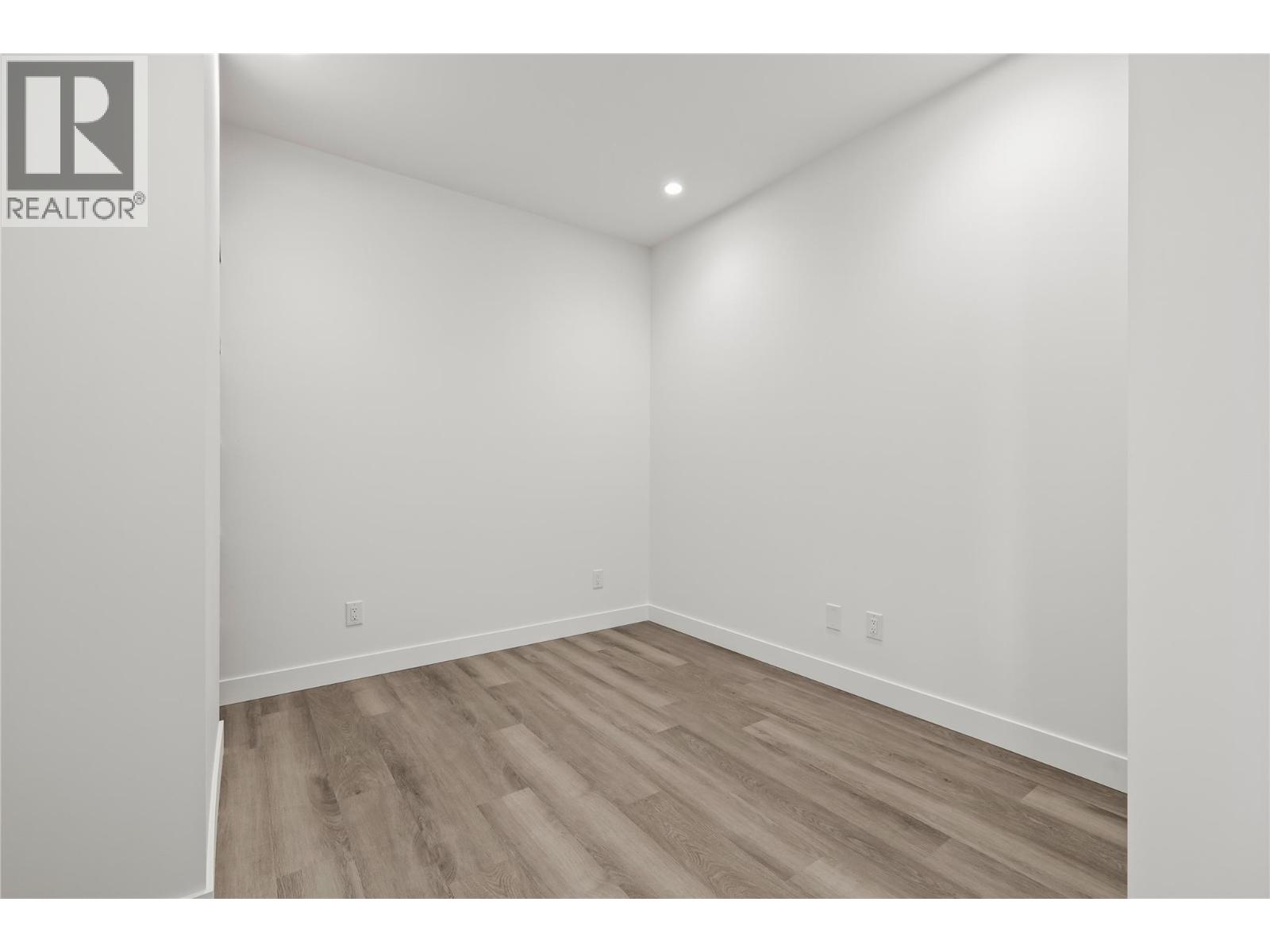 #306 3340 Lakeshore Drive - 26