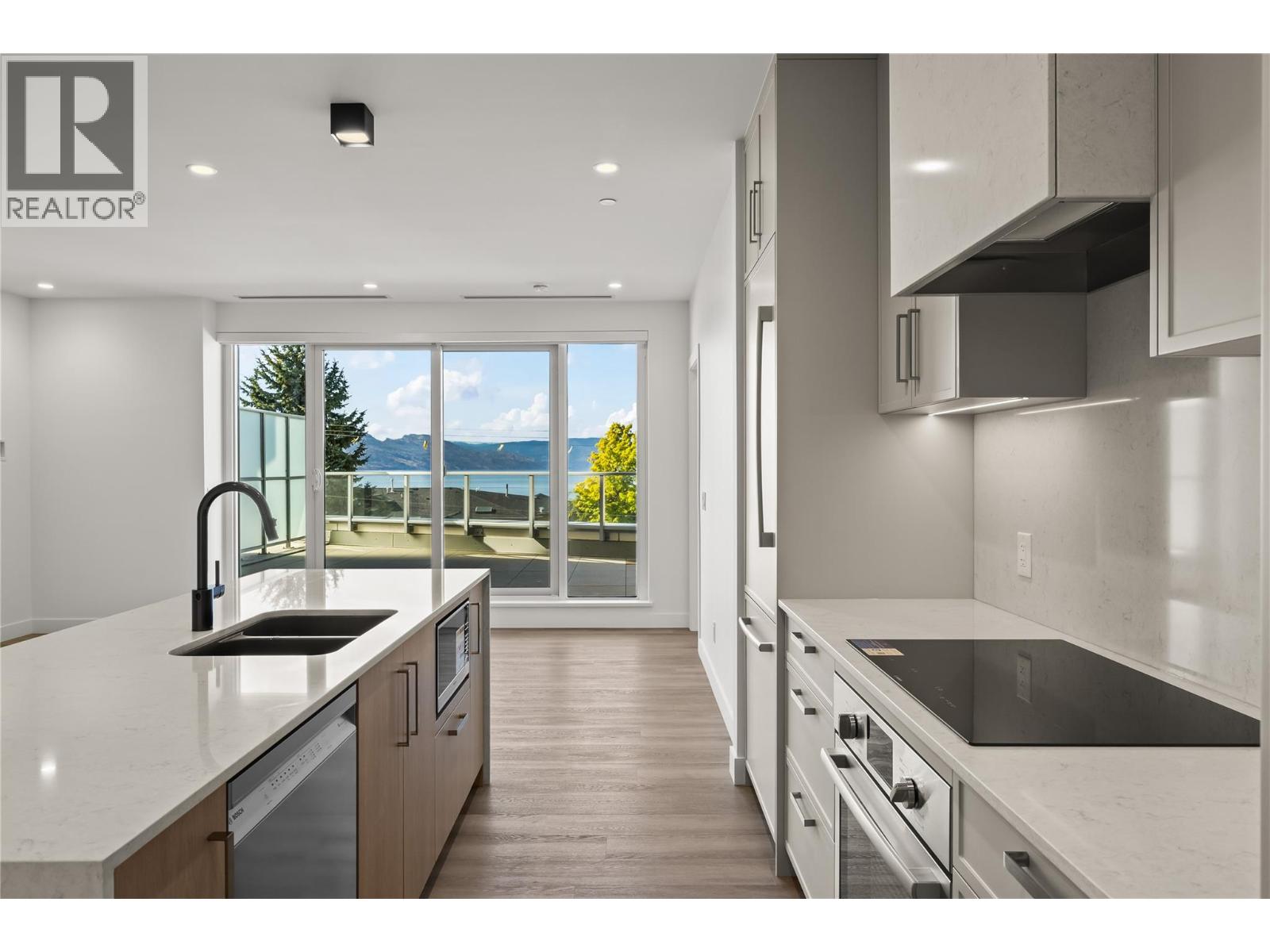 #306 3340 Lakeshore Drive - 3