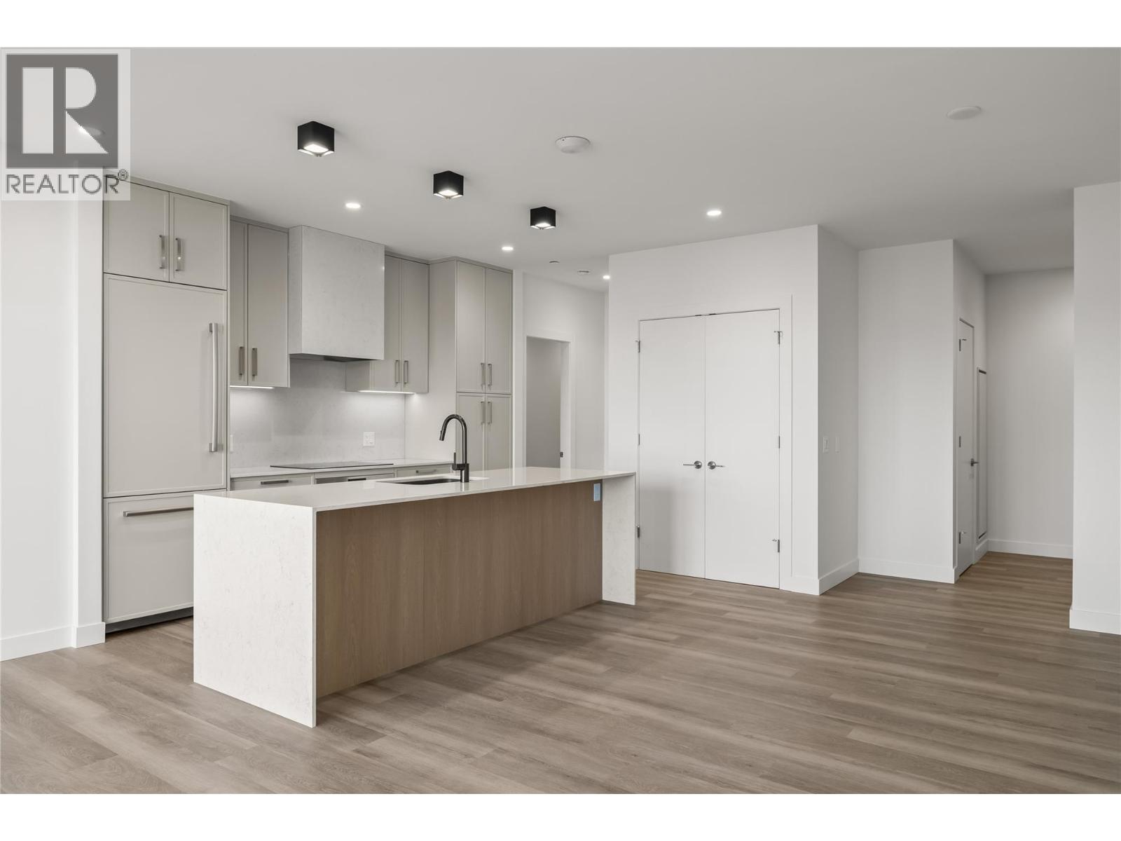 #306 3340 Lakeshore Drive - 4
