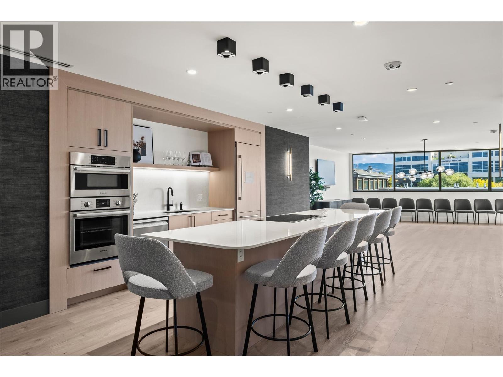 #306 3340 Lakeshore Drive - 44