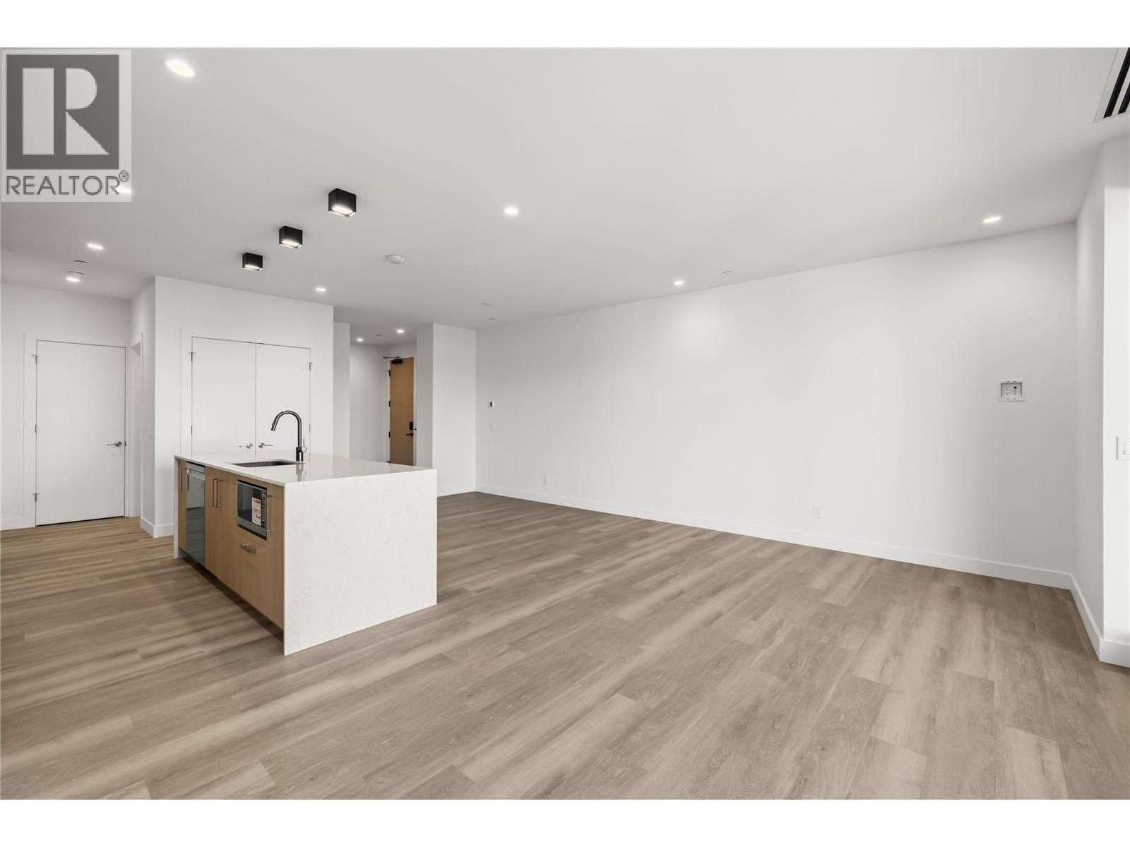 #306 3340 Lakeshore Drive - 6