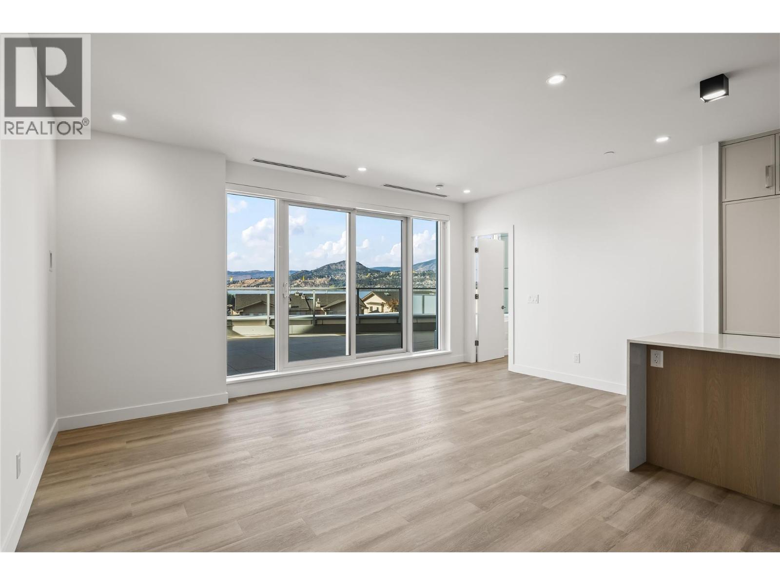 #306 3340 Lakeshore Drive - 8