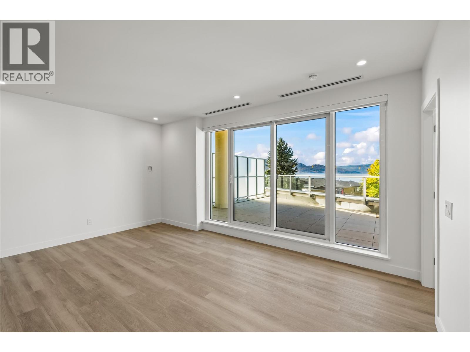 #306 3340 Lakeshore Drive - 9