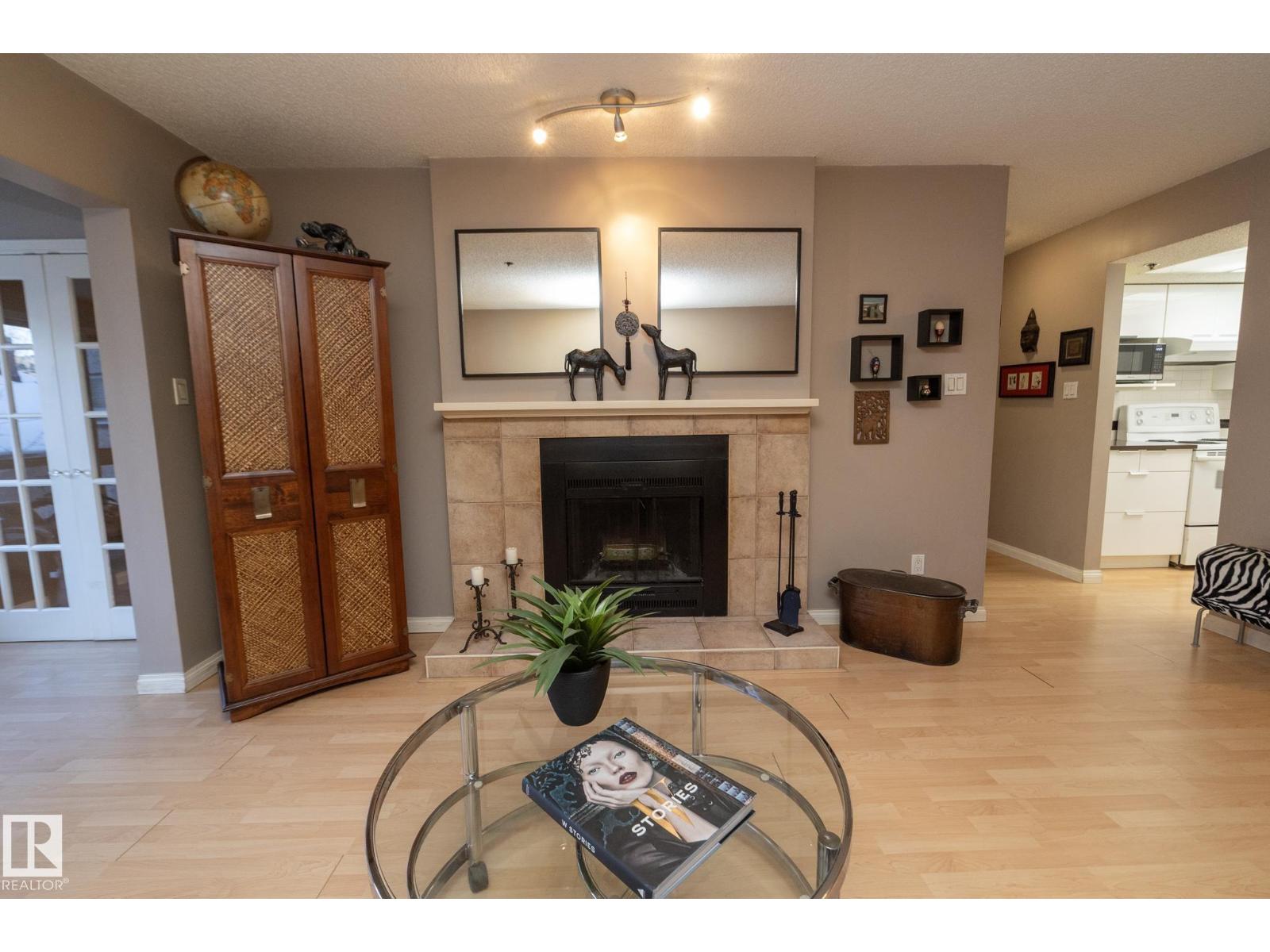 #203 10171 119 ST NW - 4