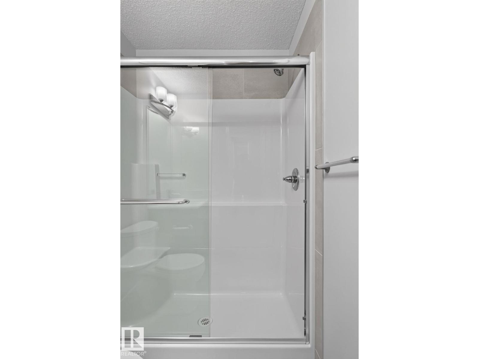 #33 11910 35 AV SW - 31