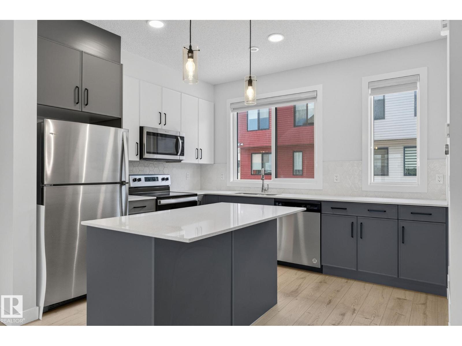 #33 11910 35 AV SW - 11