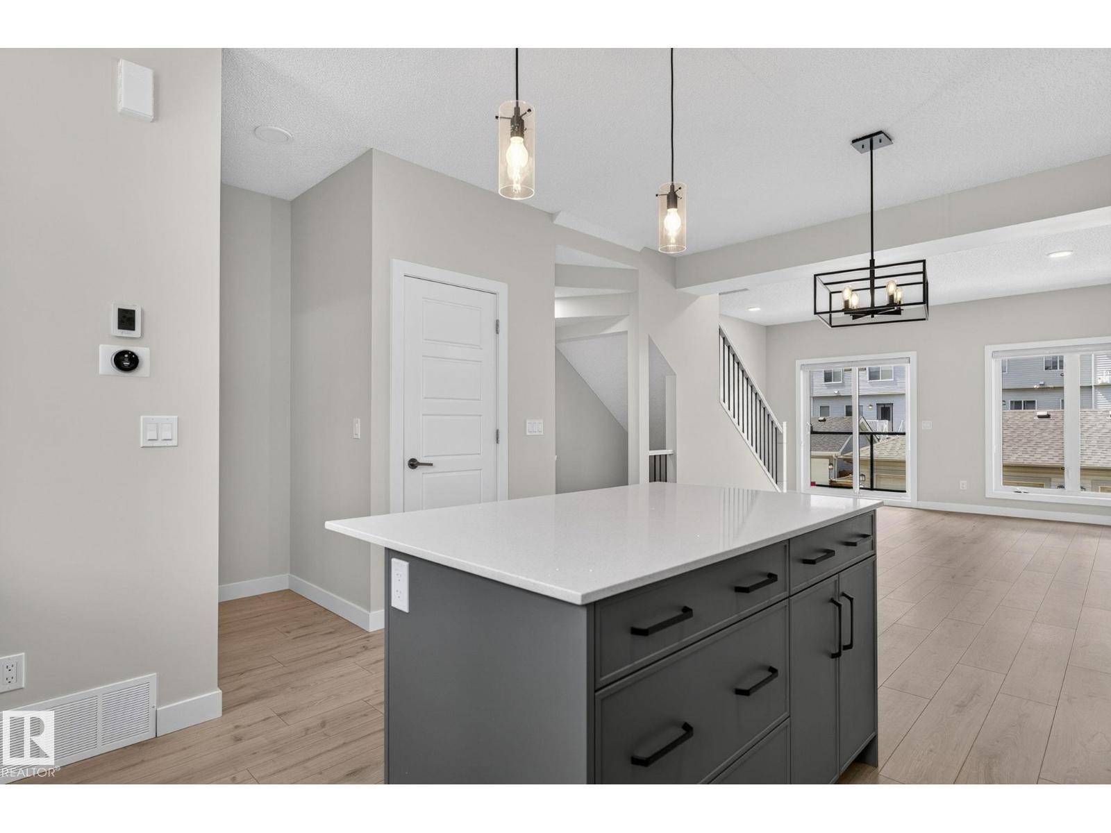 #33 11910 35 AV SW - 15