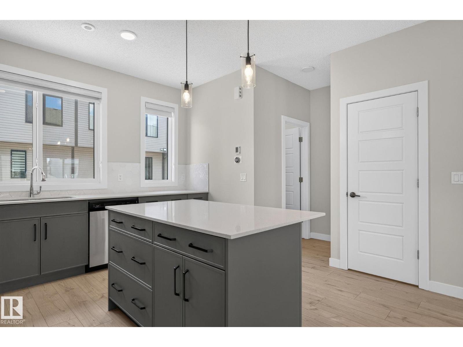 #33 11910 35 AV SW - 16
