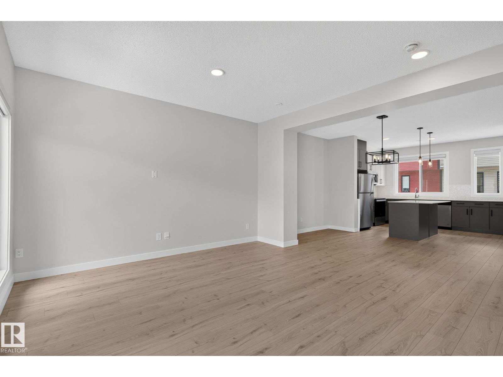 #33 11910 35 AV SW - 21