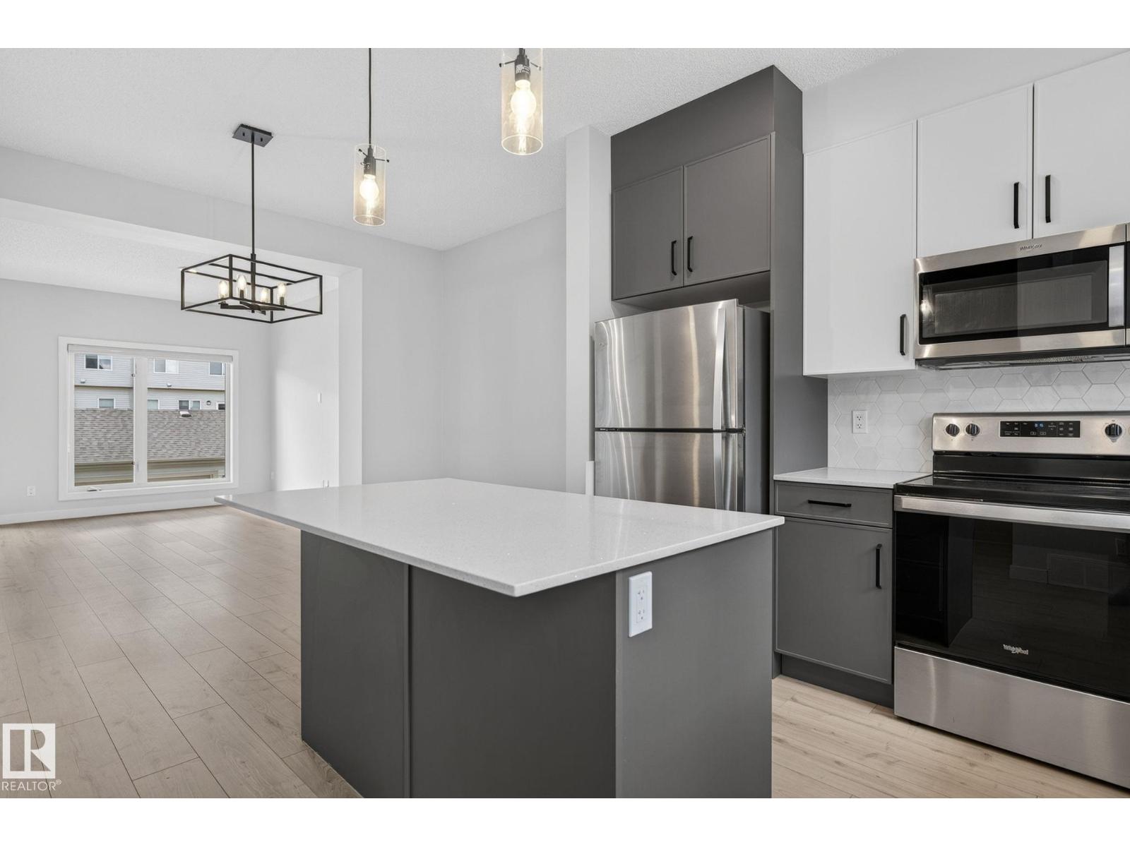 #33 11910 35 AV SW - 14