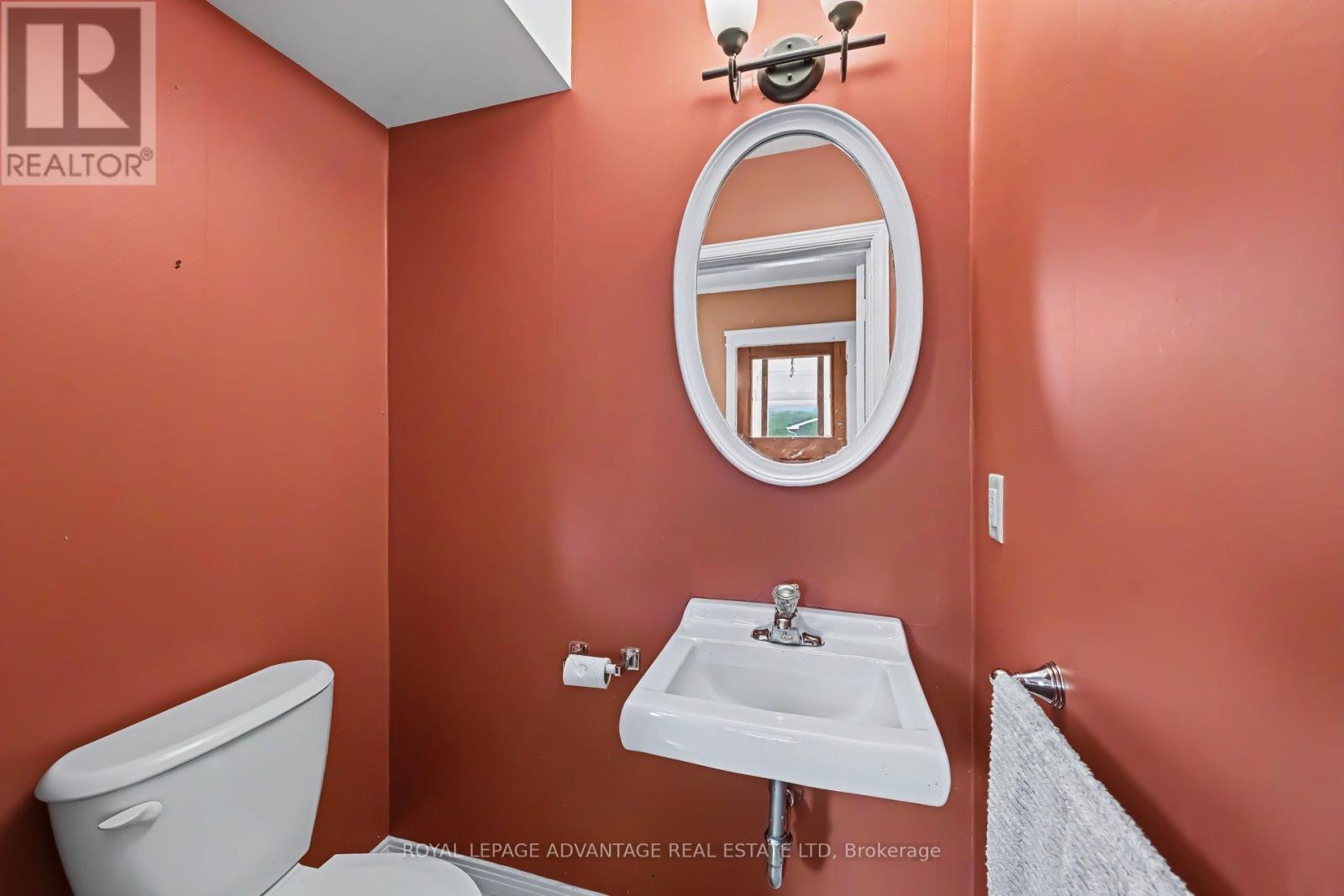 3 Bed, 2 Bath House for Sale in Perth – 14 BECKWITH STREET E, Perth – MLS# X13528440 - Image 15