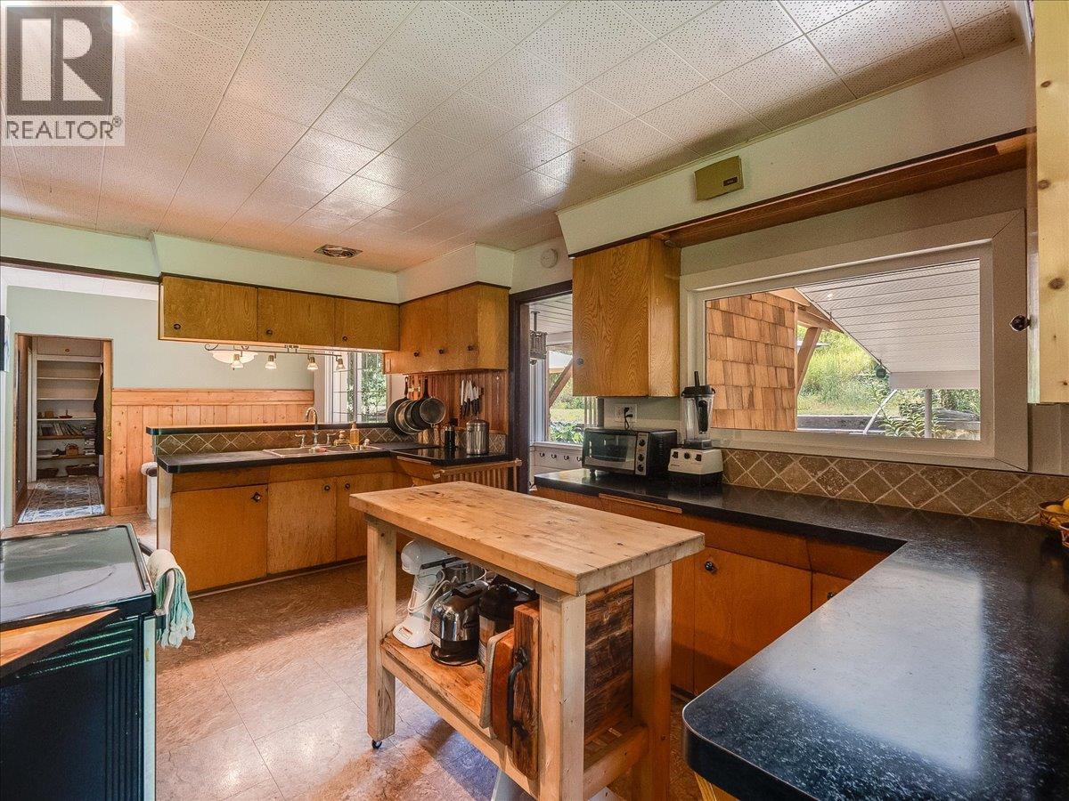3088 Fofonow Road, Nelson