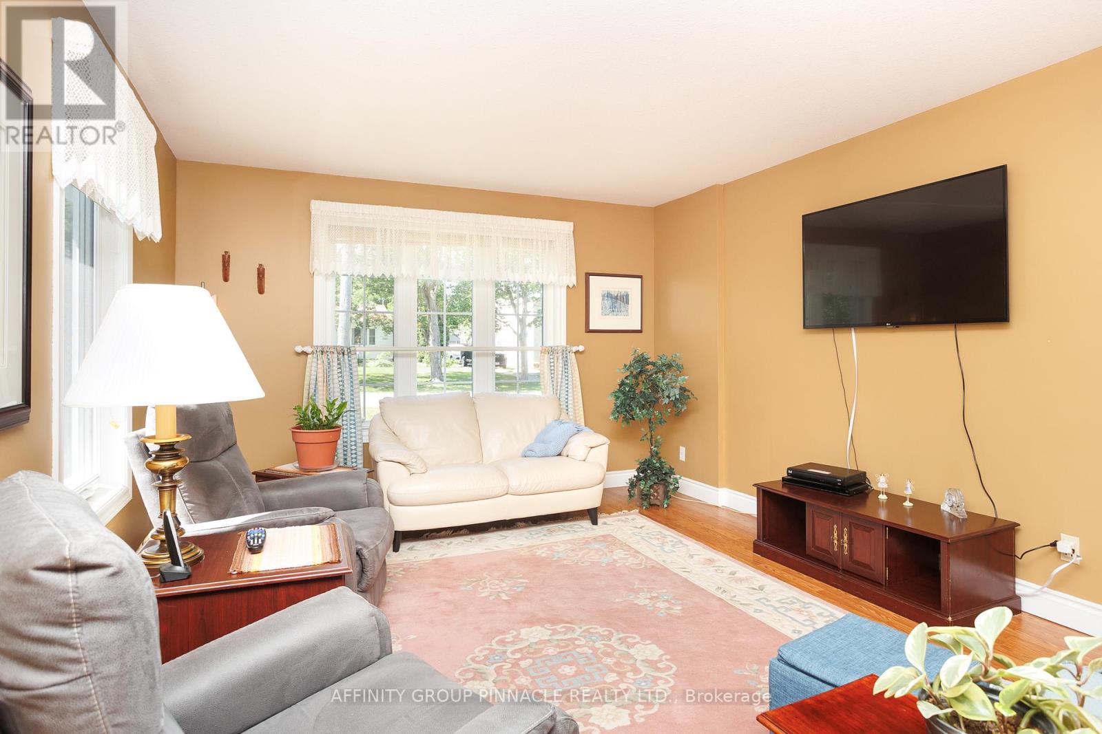 476 BAY STREET - 13