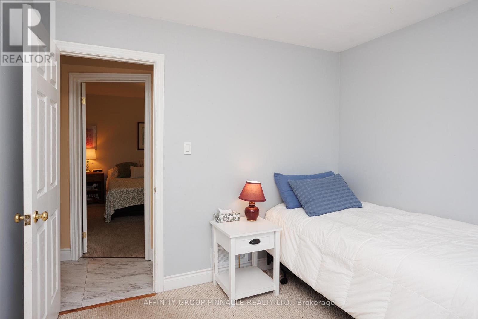 476 BAY STREET - 18