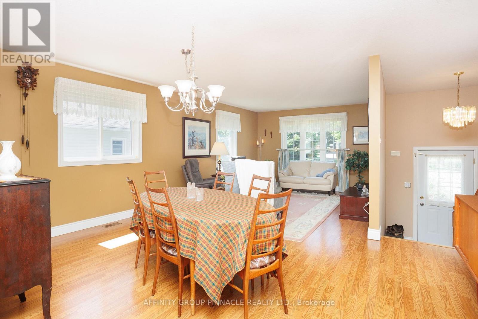 476 BAY STREET - 6