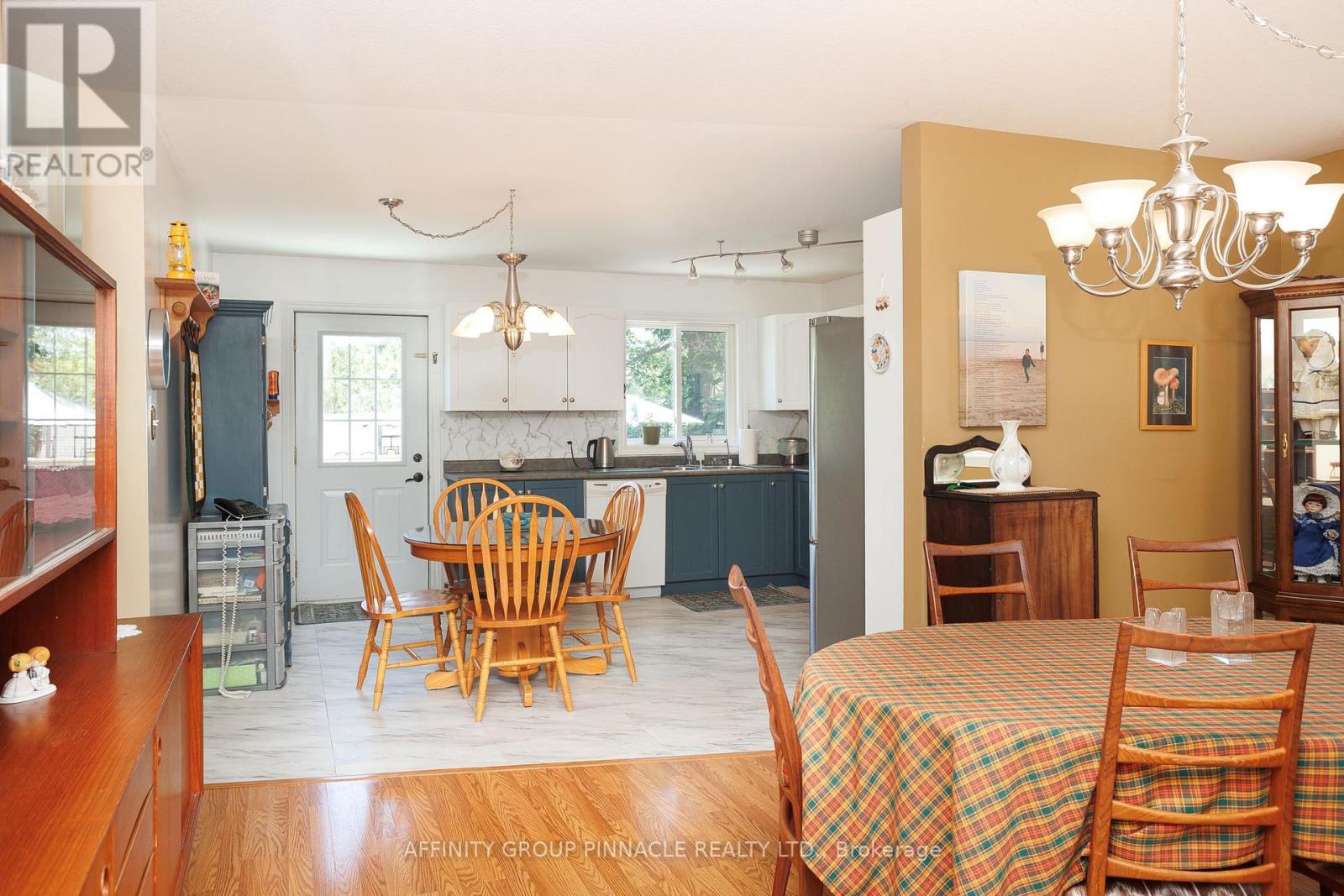 476 BAY STREET - 7