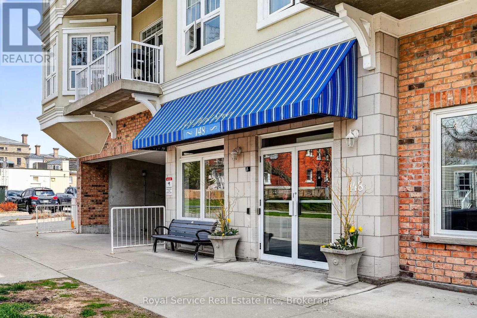 #206 148 THIRD STREET - 2