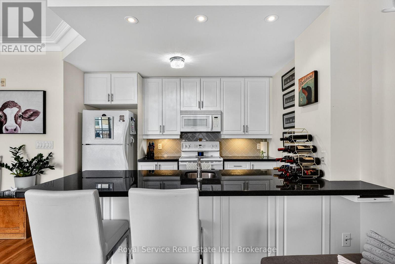 #206 148 THIRD STREET - 23
