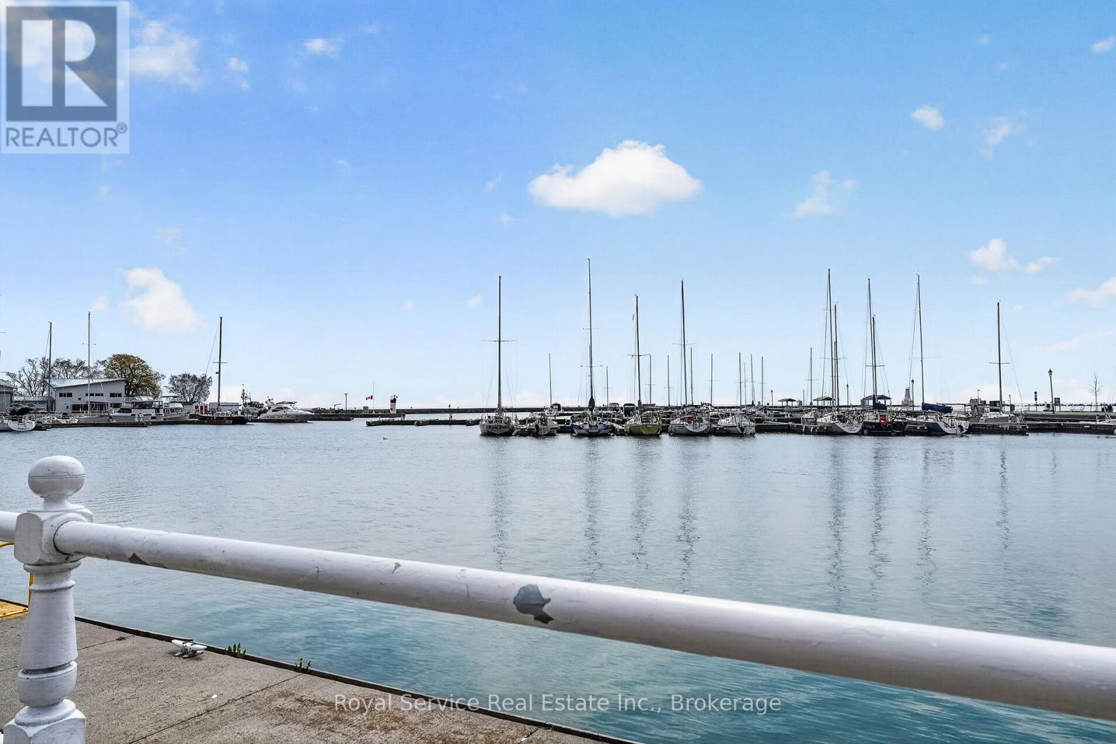 #206 148 THIRD STREET - 36
