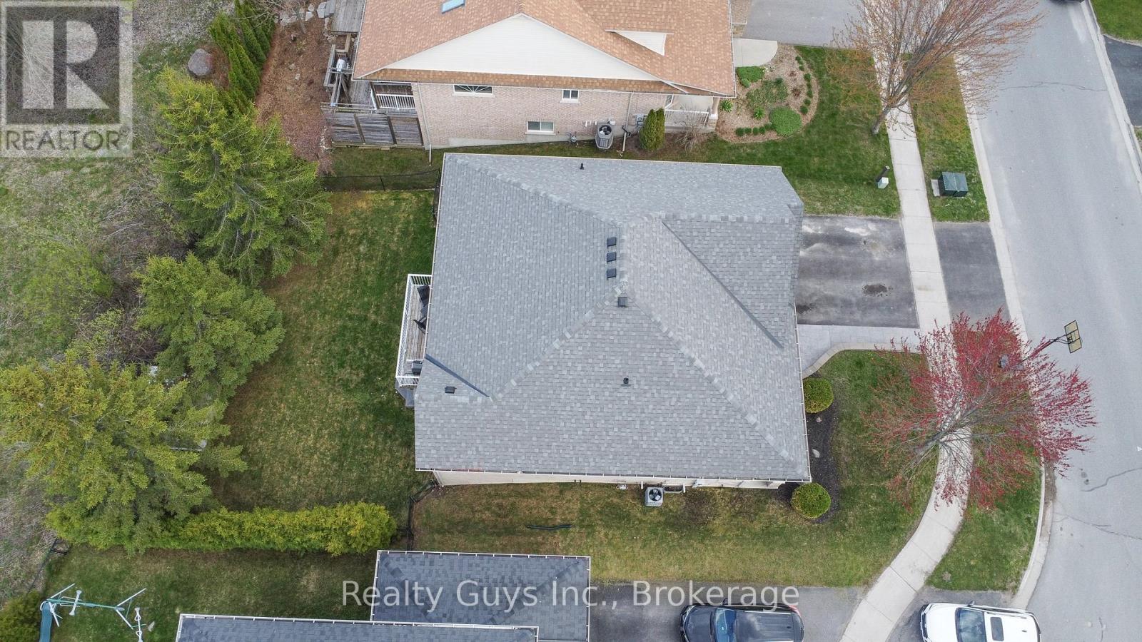 407 CARRIAGE LANE - 10