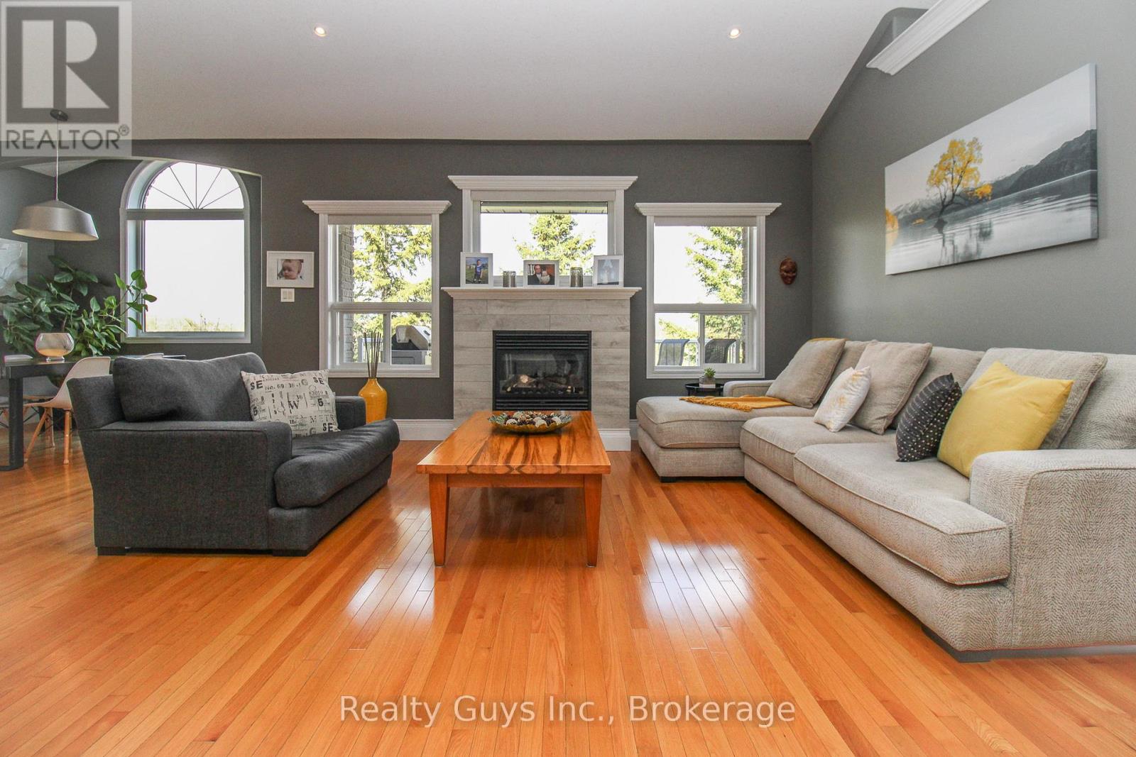 407 CARRIAGE LANE - 13