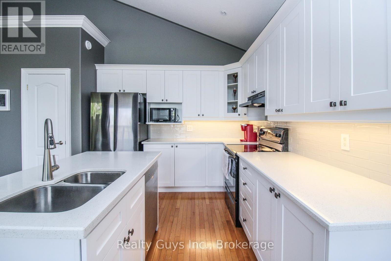 407 CARRIAGE LANE - 17