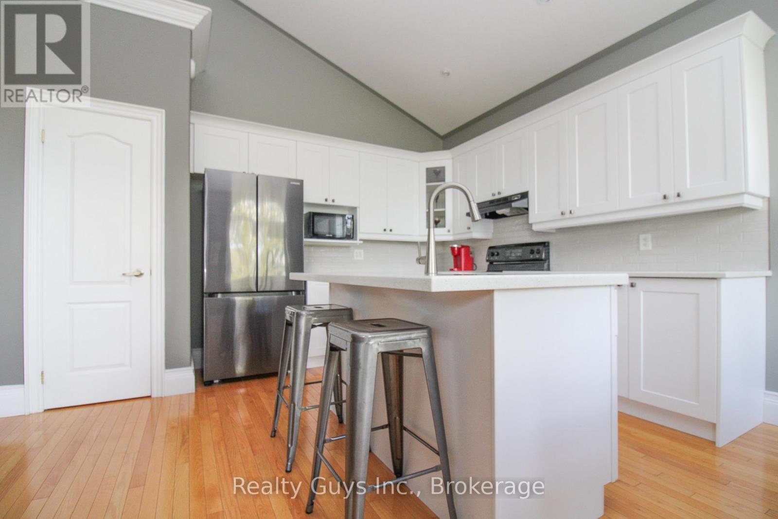 407 CARRIAGE LANE - 18
