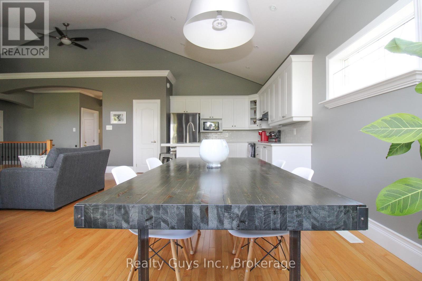407 CARRIAGE LANE - 21