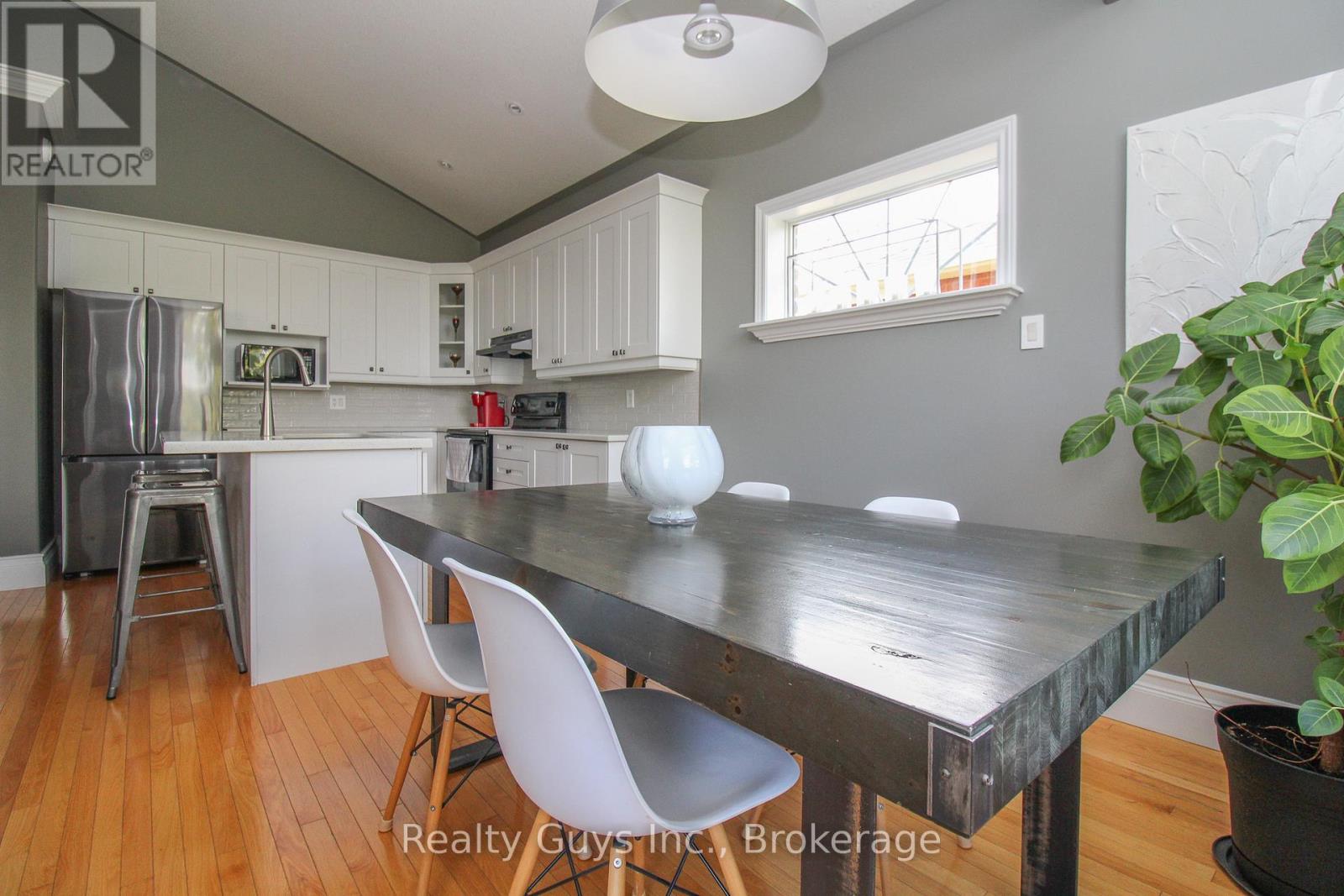 407 CARRIAGE LANE - 22