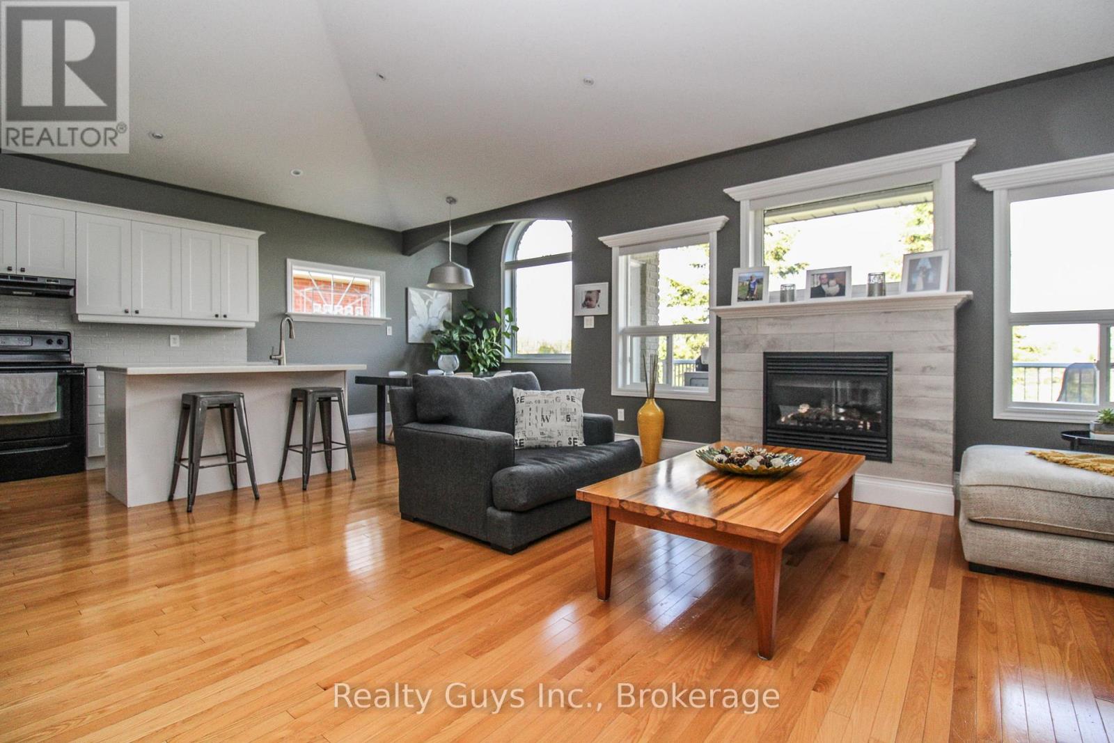 407 CARRIAGE LANE - 23
