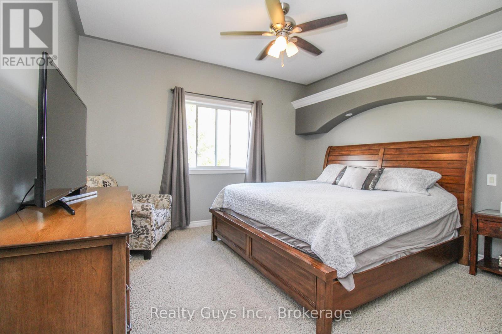 407 CARRIAGE LANE - 24