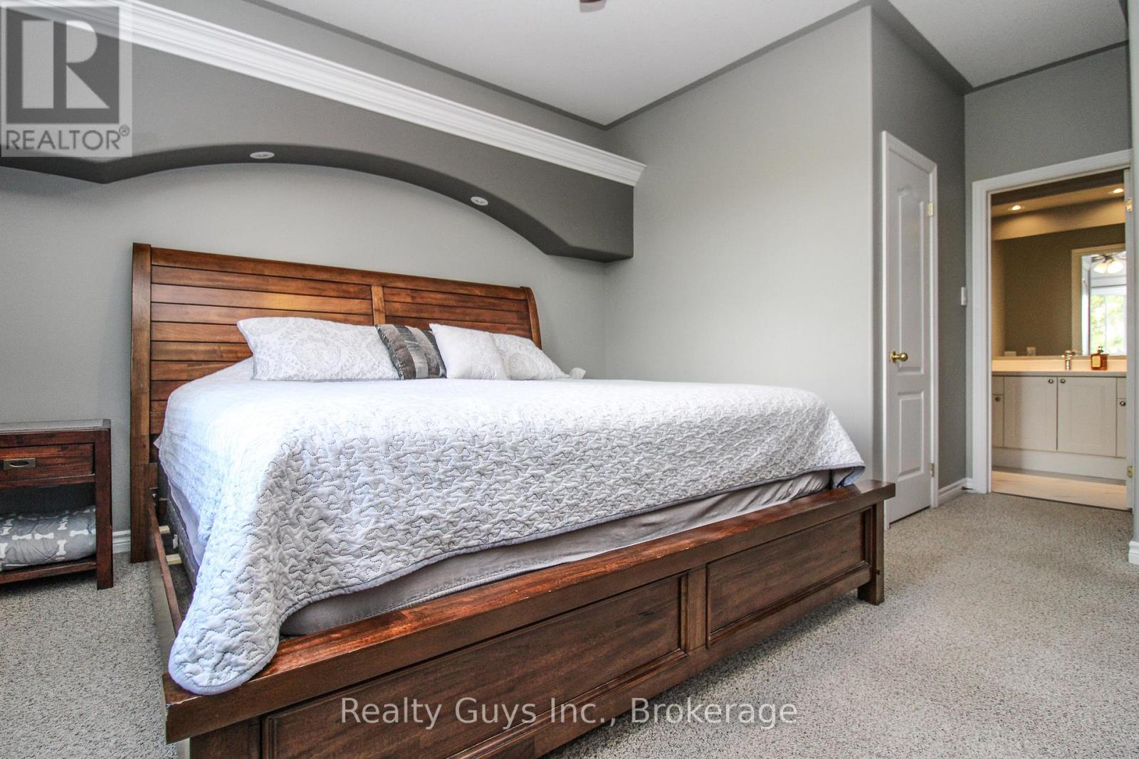 407 CARRIAGE LANE - 25
