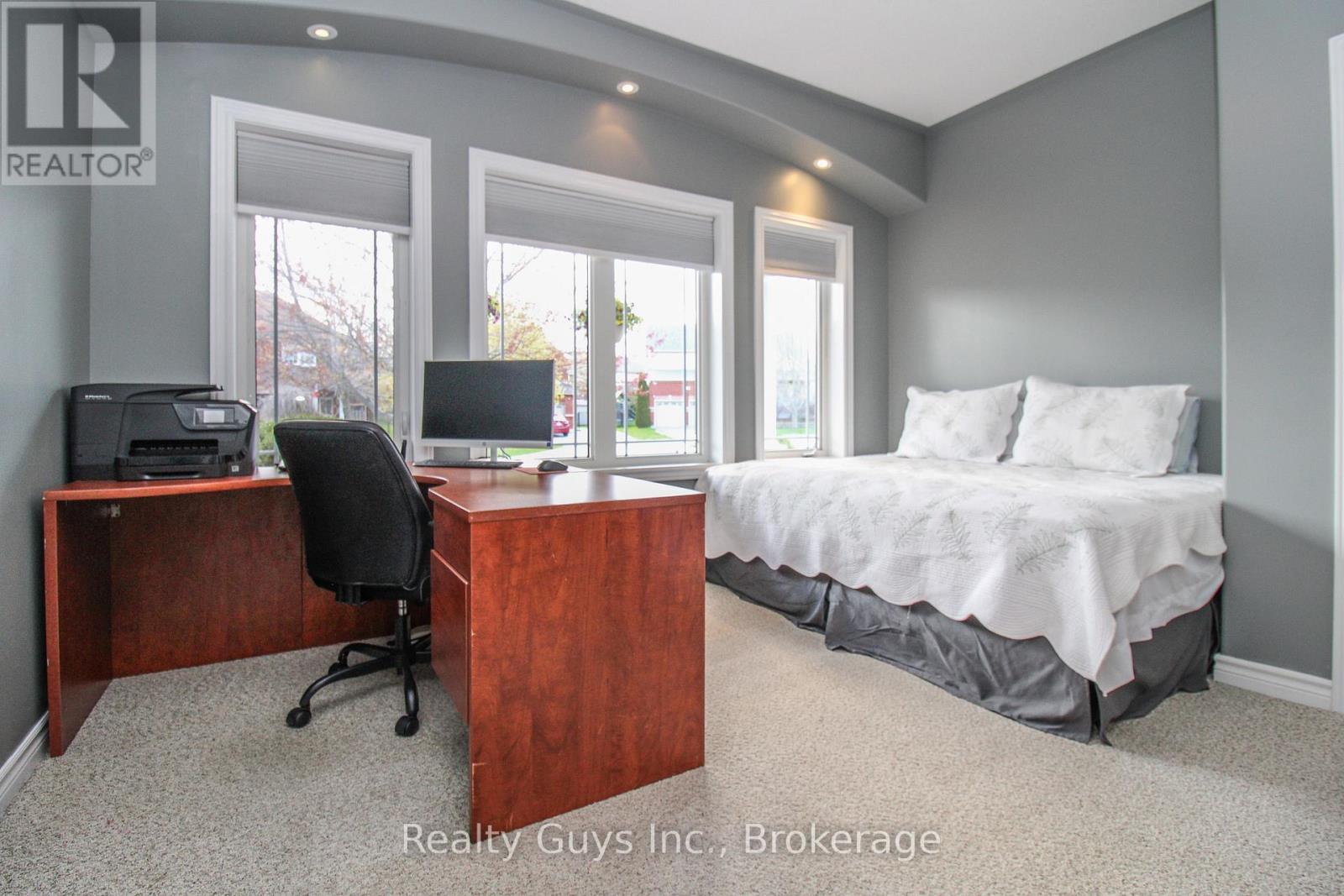 407 CARRIAGE LANE - 27