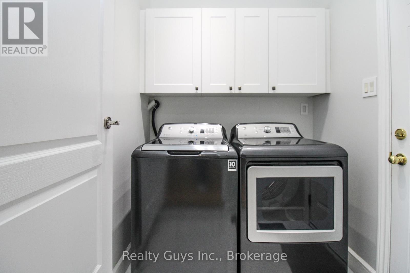407 CARRIAGE LANE - 29