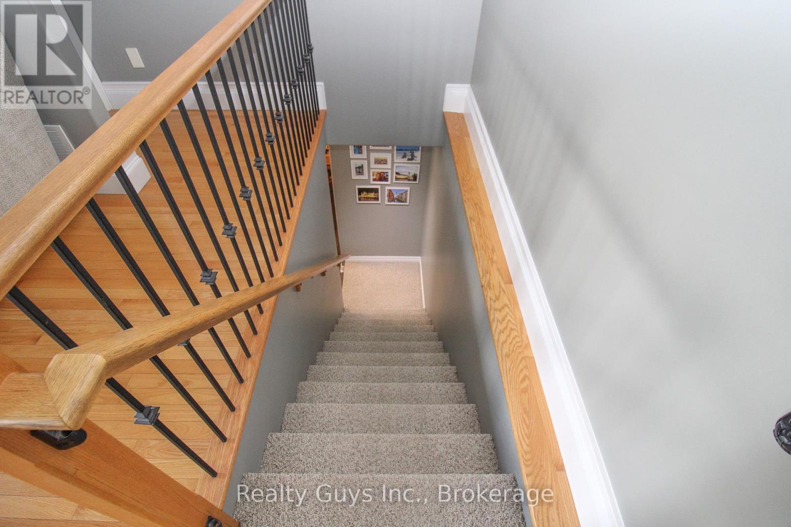 407 CARRIAGE LANE - 31