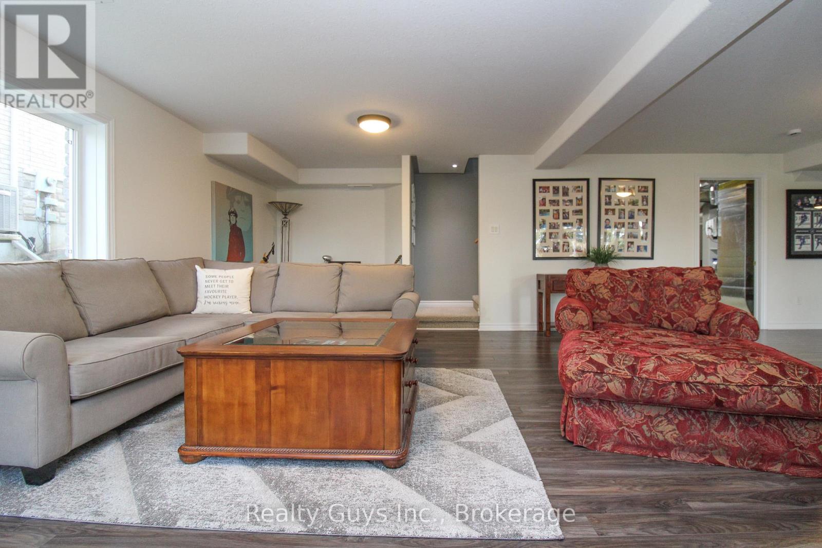 407 CARRIAGE LANE - 35