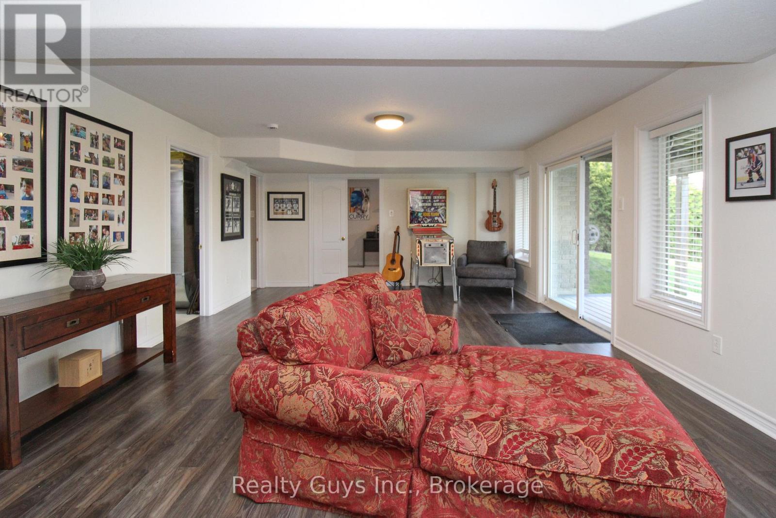 407 CARRIAGE LANE - 38