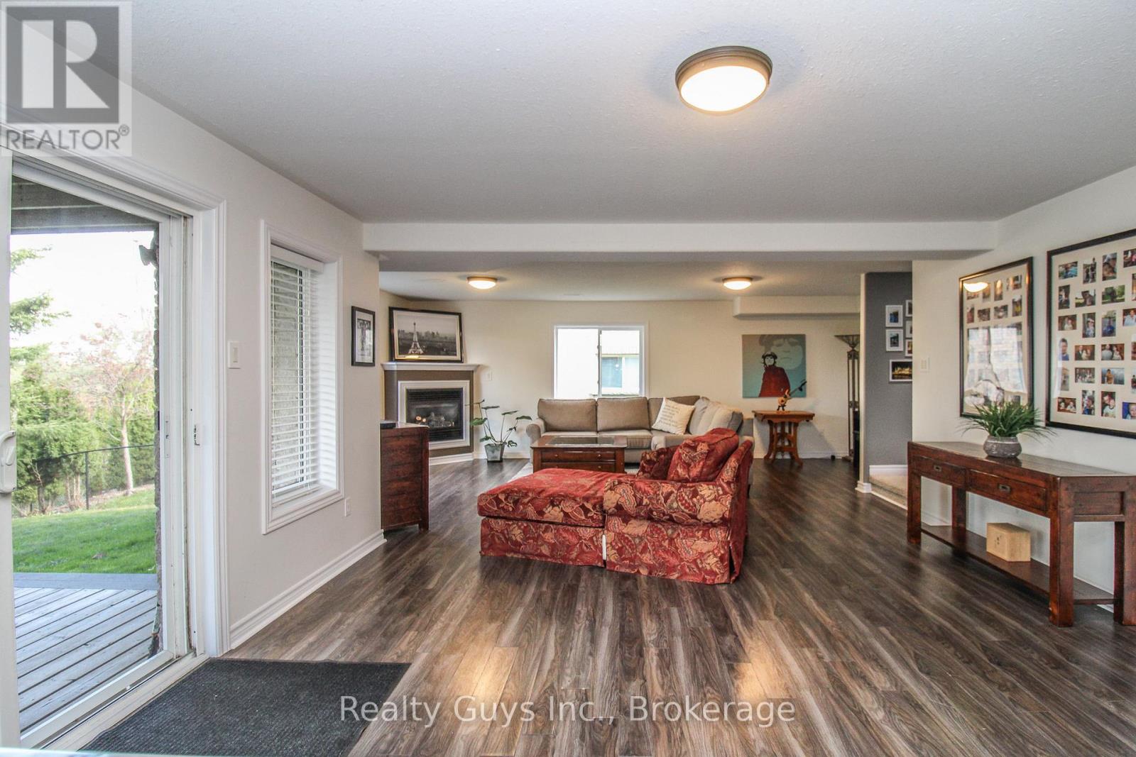 407 CARRIAGE LANE - 39