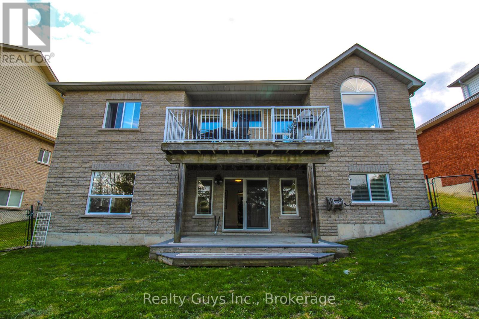 407 CARRIAGE LANE - 4