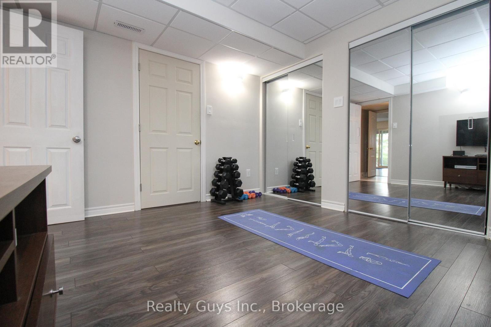 407 CARRIAGE LANE - 44