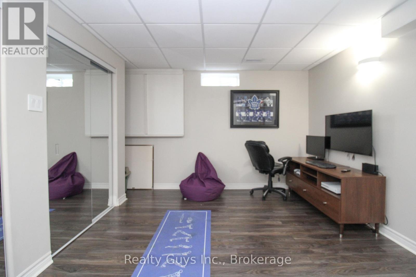 407 CARRIAGE LANE - 45