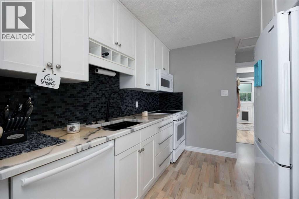 112B Siesta Gardens — photo 11