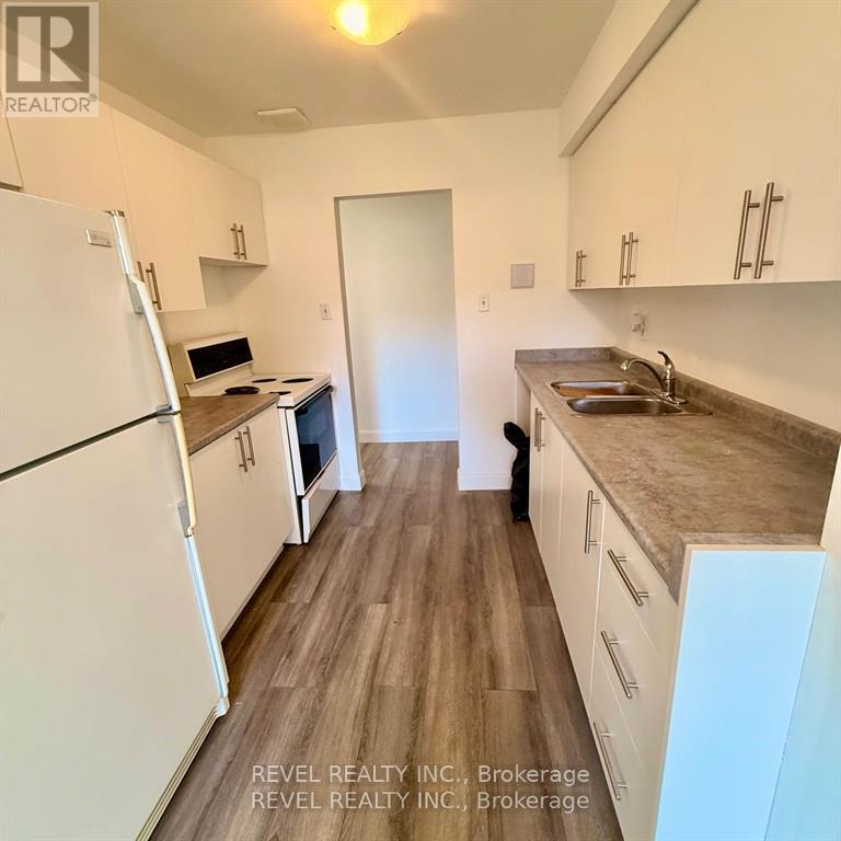 873 SOUTHDALE ROAD E - 15