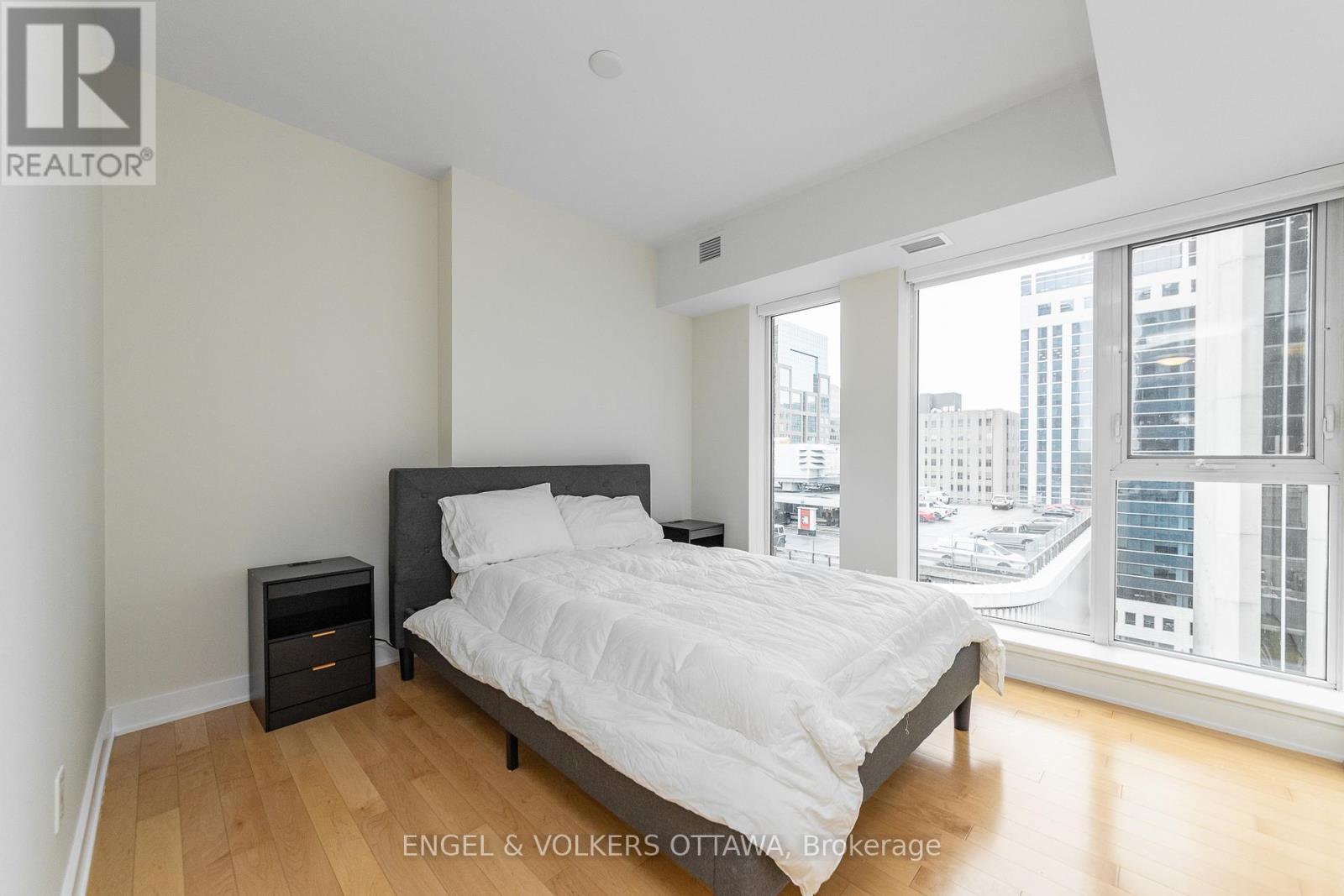 #1103 40 NEPEAN STREET - 24
