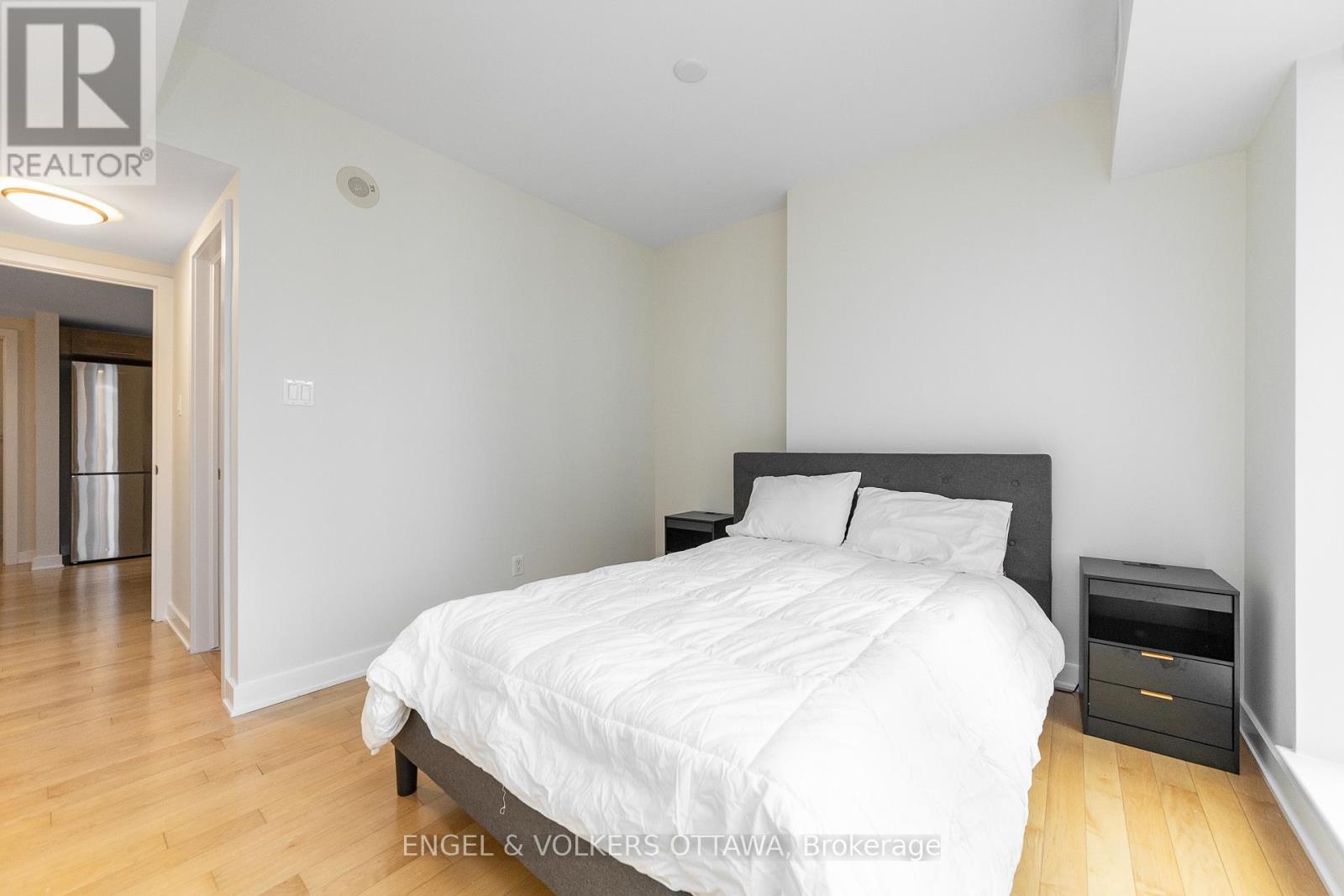 #1103 40 NEPEAN STREET - 26
