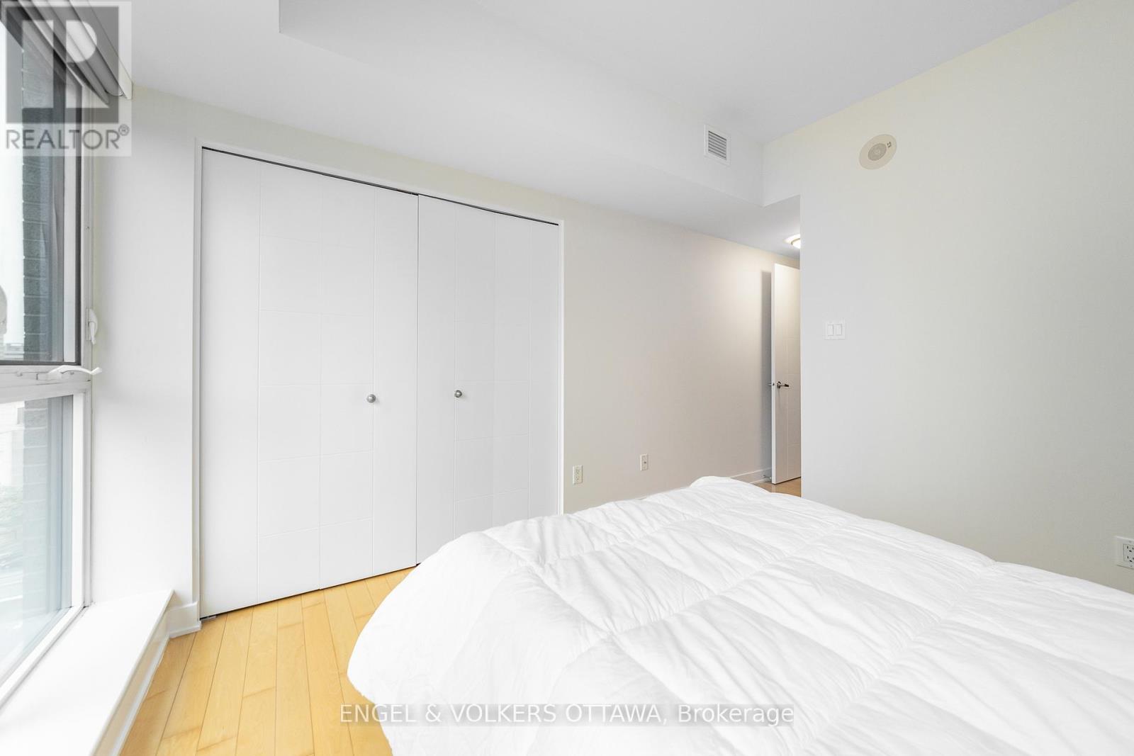 #1103 40 NEPEAN STREET - 28