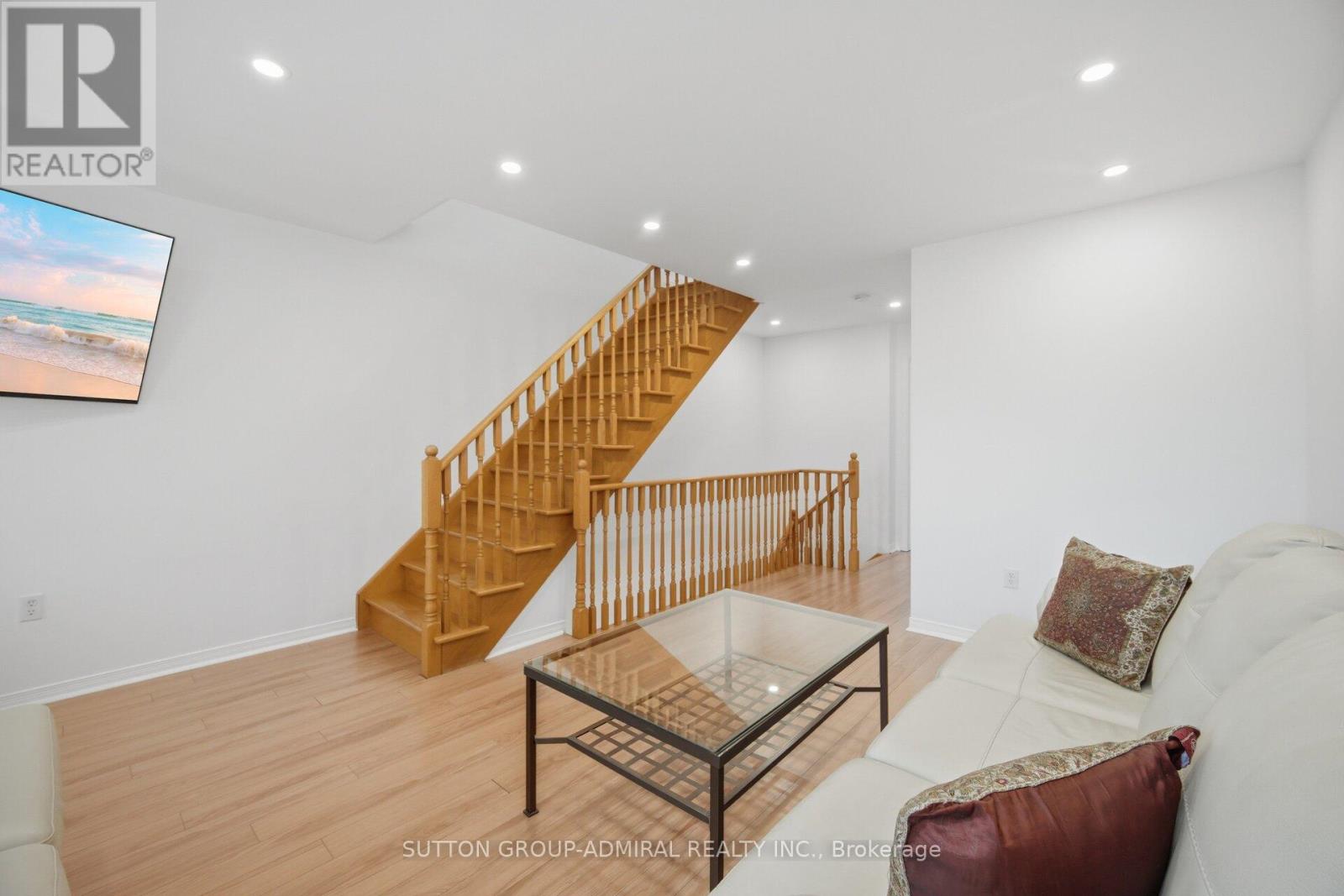190 BANTRY AVENUE - 18