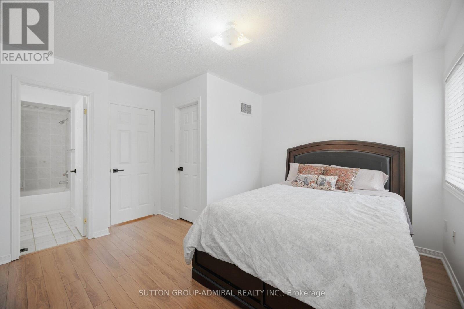 190 BANTRY AVENUE - 21
